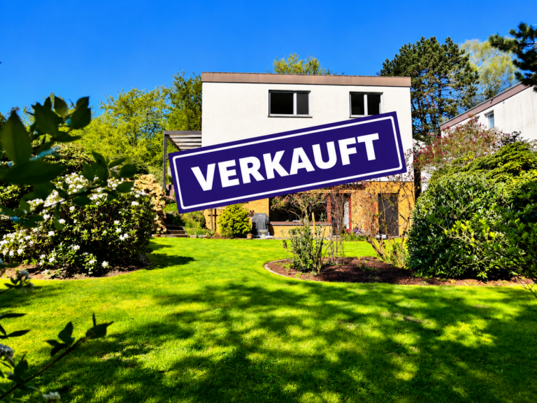 Hausansicht Herford Zweifamilienhaus --VERKAUFT--Zweifamilienhaus in ruhiger Lage von Herford mit Terrasse und traumhaftem Garten