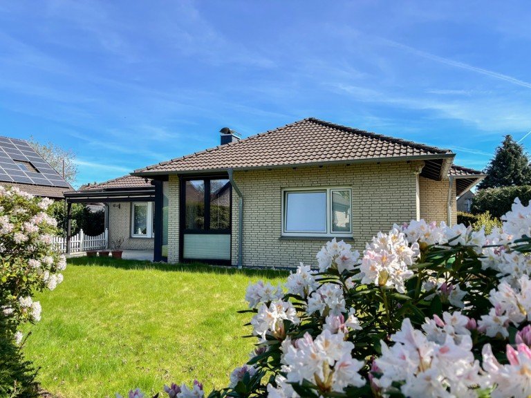 Au�enansicht Enger Bungalow Komfortables Wohnen auf einer Ebene - Bungalow mit traumhaften Garten in Enger