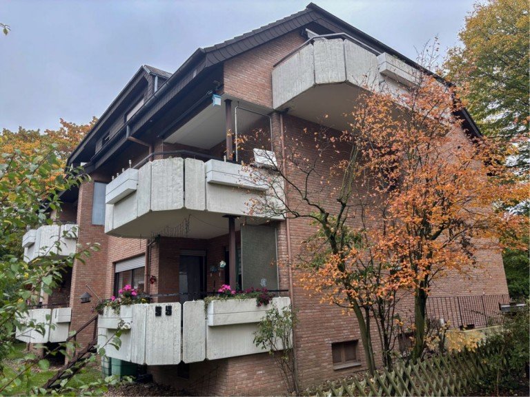 Hausanischt Herford Dachgeschosswohnung Hochwertige 3-Zimmer-ETW mit Balkon & Echtholzparkett � Top Lage am Klinikum