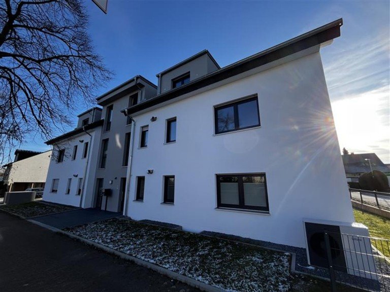 Hausansicht Hiddenhausen Etagenwohnung Moderne 3-Zimmer-ETW mit Balkon in Hiddenhausen